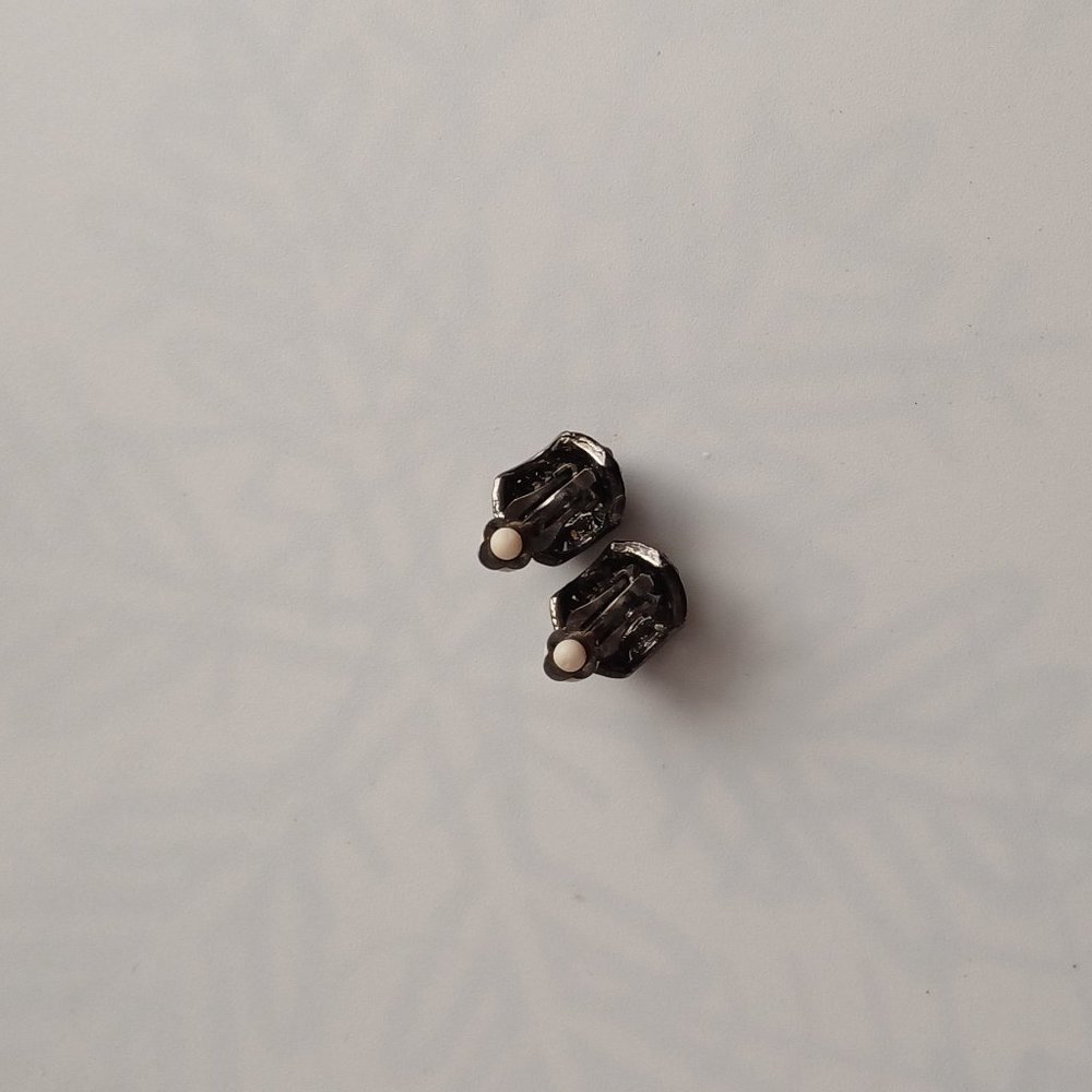 Vintage Ear Clips - Picture 5 of 7